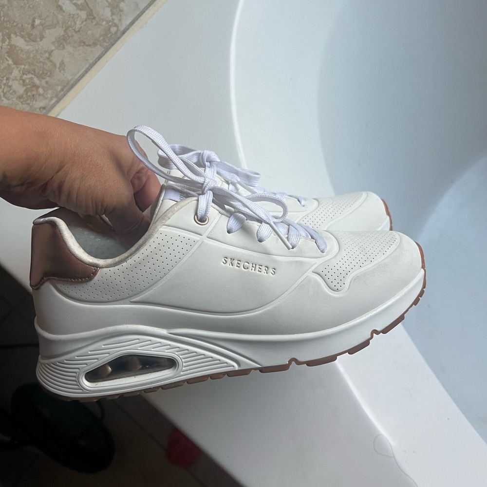 Skechers Women's White and Tan Sneakers